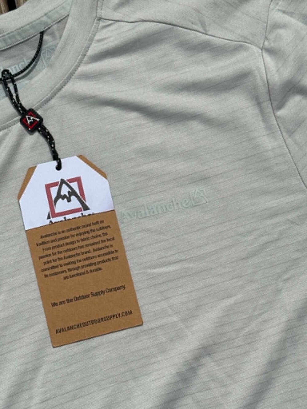 Avalanche Outdoor Tee Mens Small Minimalist Athleisure Activewear 3442